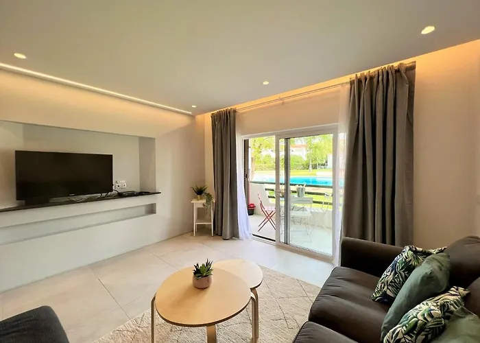 Twins 2 With Pool By Homing Apartamento